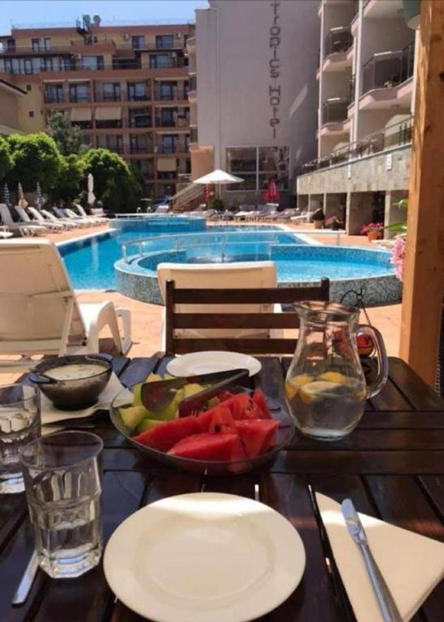 Tropics Hotel Sveti Vlas Buitenkant foto