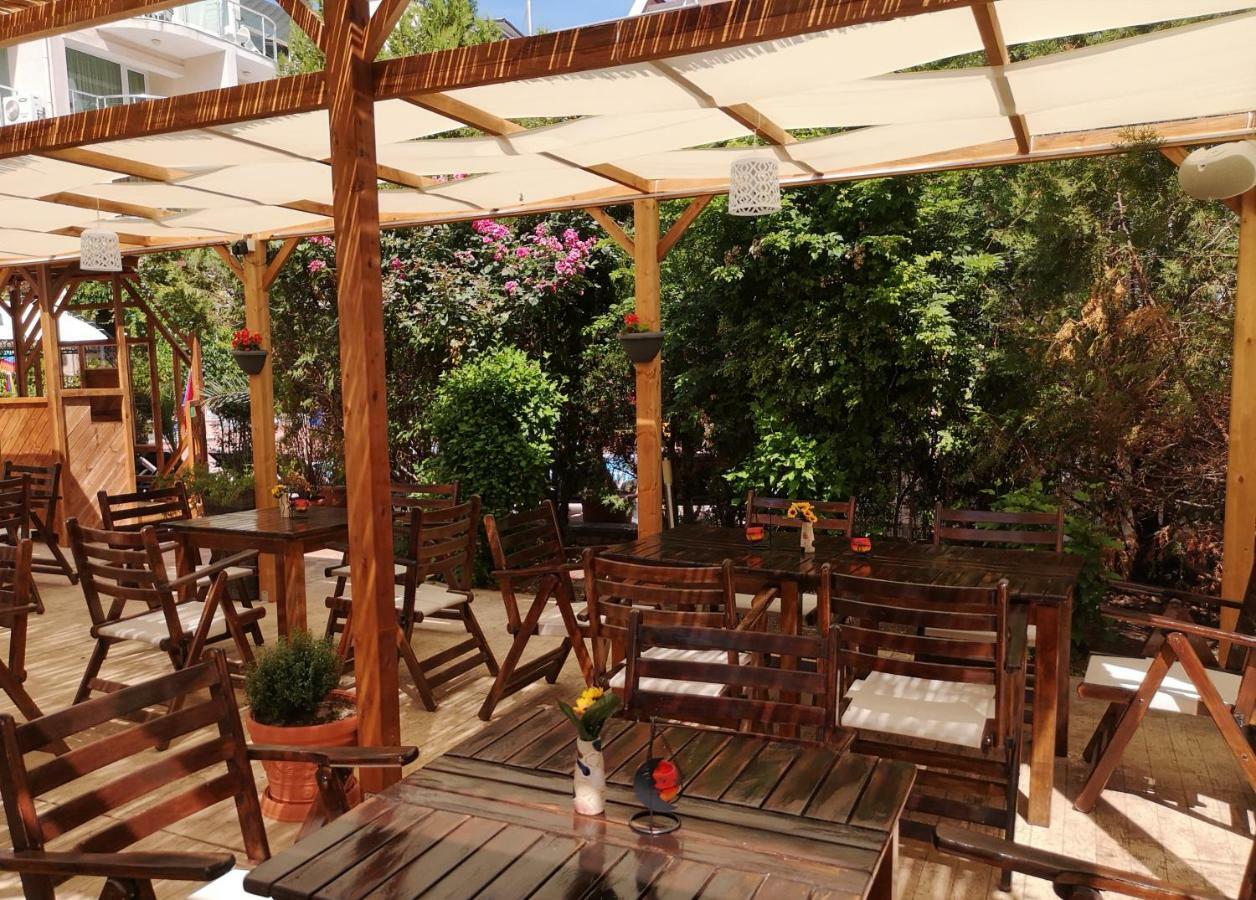 Tropics Hotel Sveti Vlas Buitenkant foto